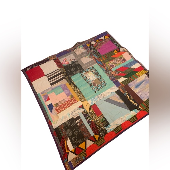 D&D Hand Made Crafts Christmas Quilt #5 - Picture 3 of 8